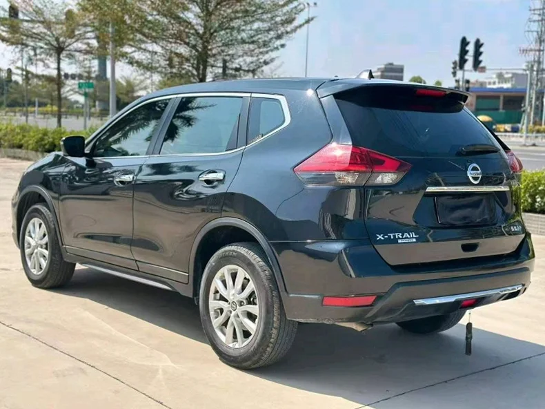 日产奇骏 内饰后排