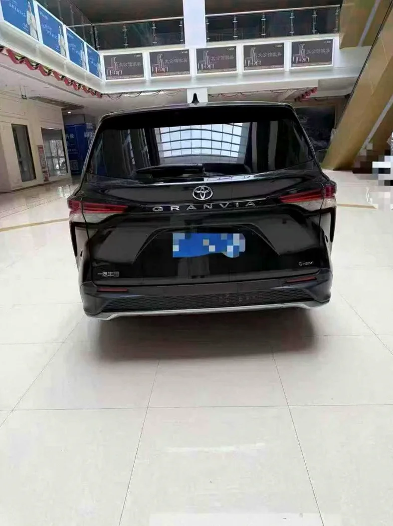 丰田格瑞维亚 驾驶室