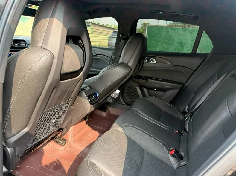 领克03 内饰前排