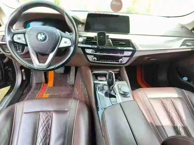 宝马5系 内饰后排