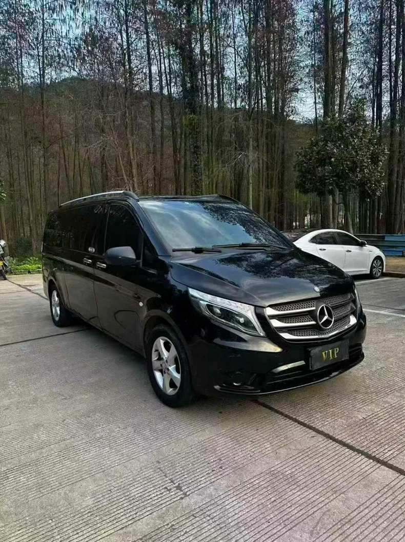 奔驰V 正面外观二