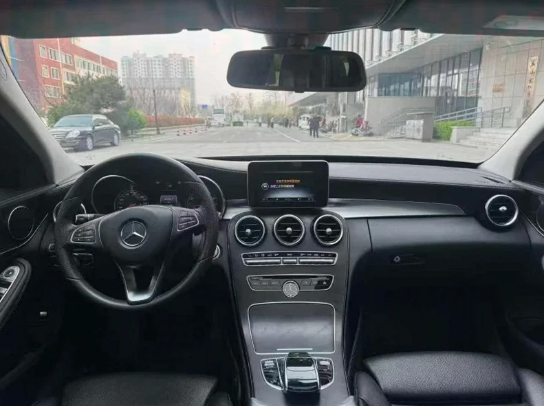 奔驰C 后面外观三