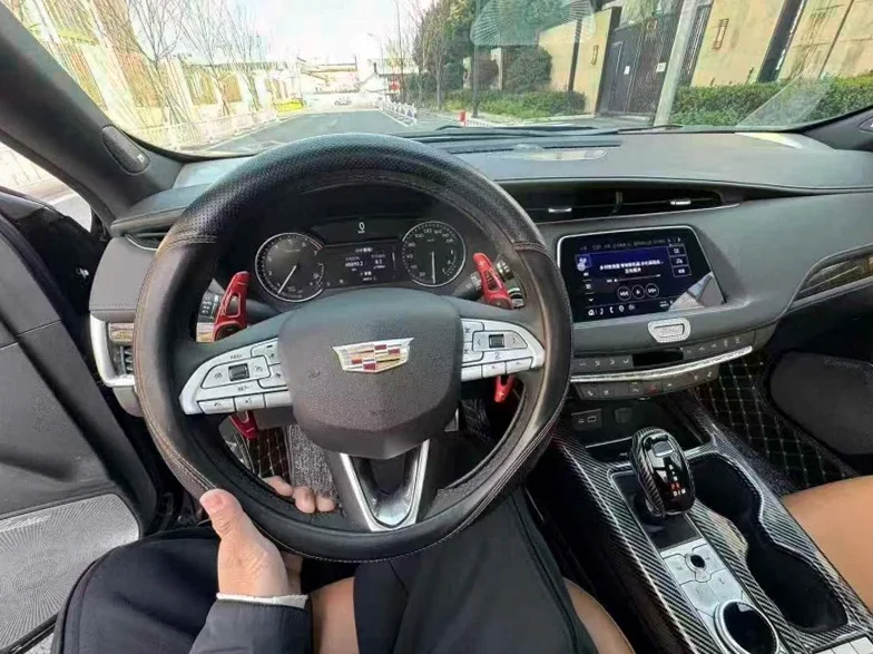 凯迪拉克XT4 后面外观一