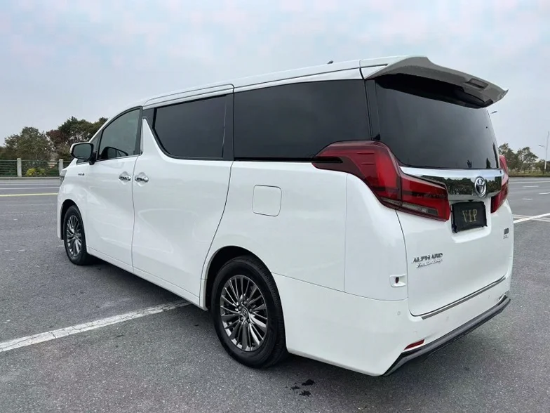 丰田埃尔法 实拍图