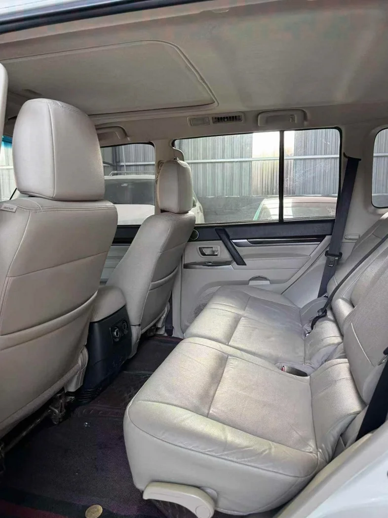 三菱帕杰罗 后面外观三