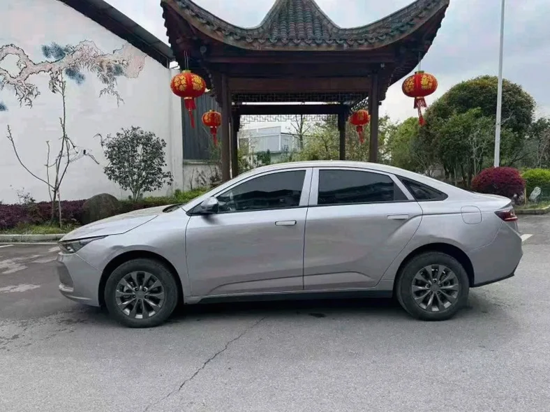 吉利几何 正面外观三