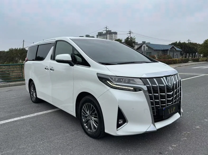 丰田埃尔法 正面外观三