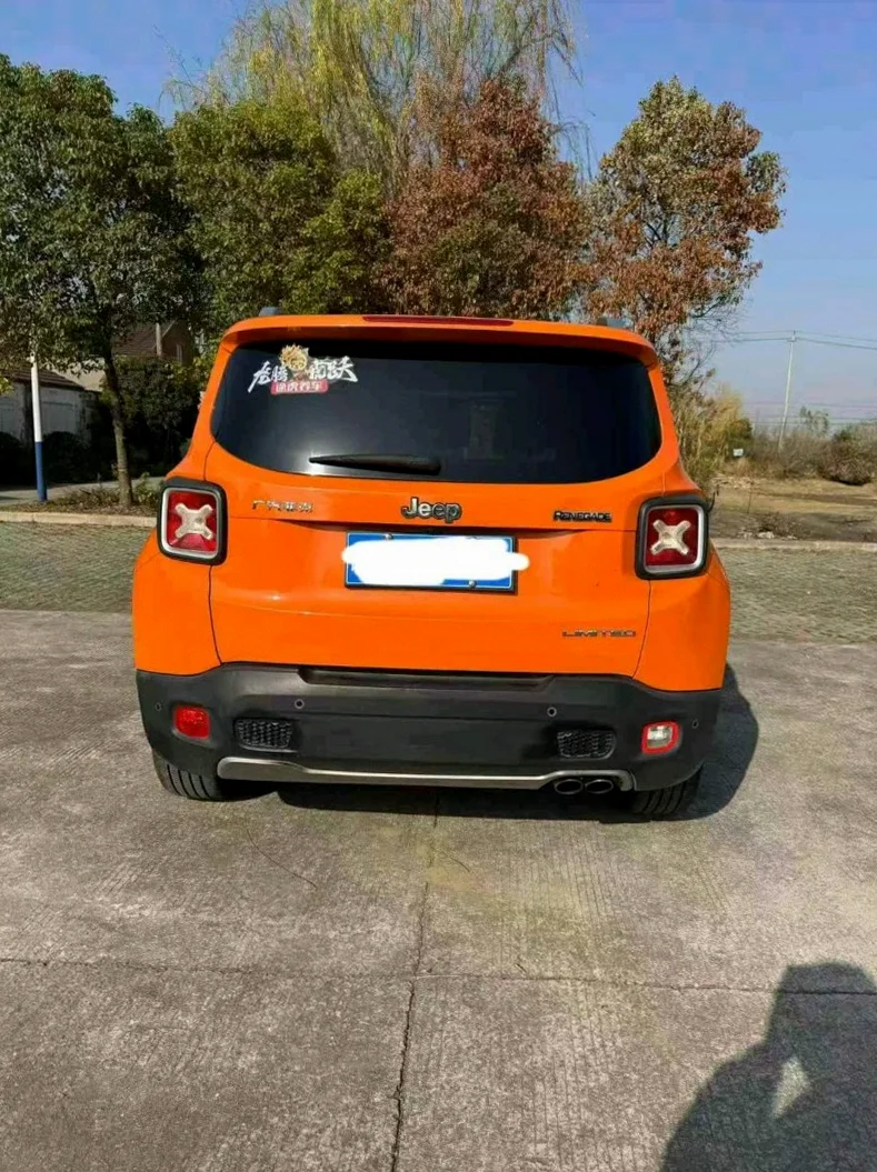 Jeep自由侠 驾驶室