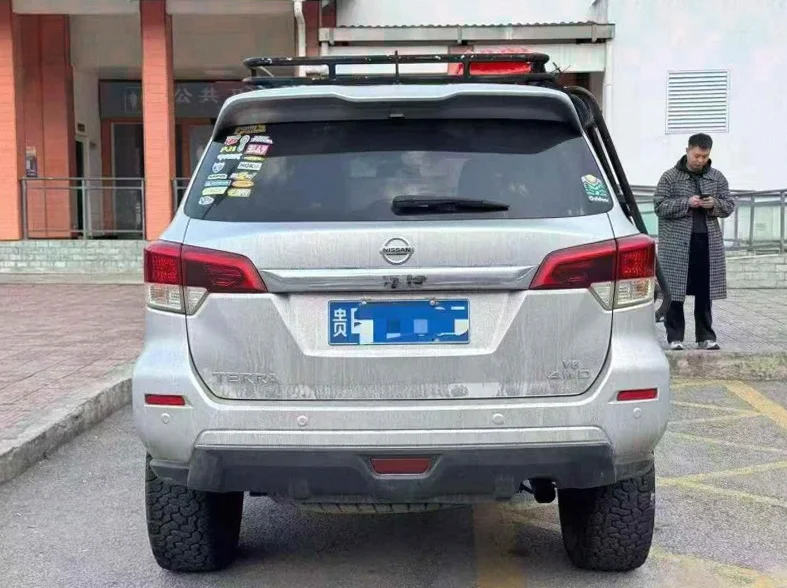 日产途达 内饰后排