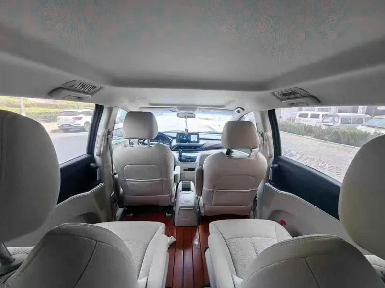 别克GL8 后面外观二