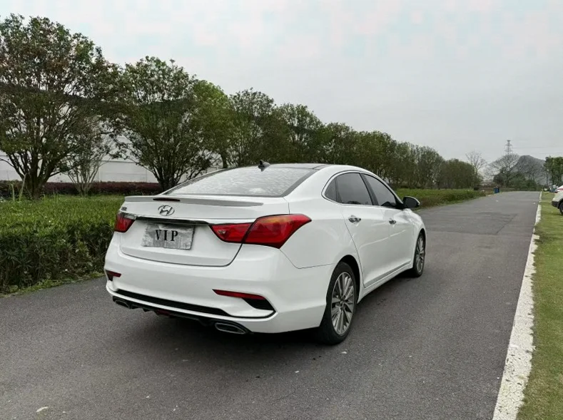 现代名图 后面外观三