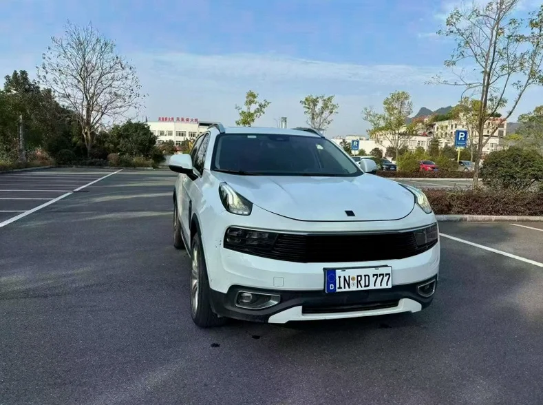 领克01 正面外观二