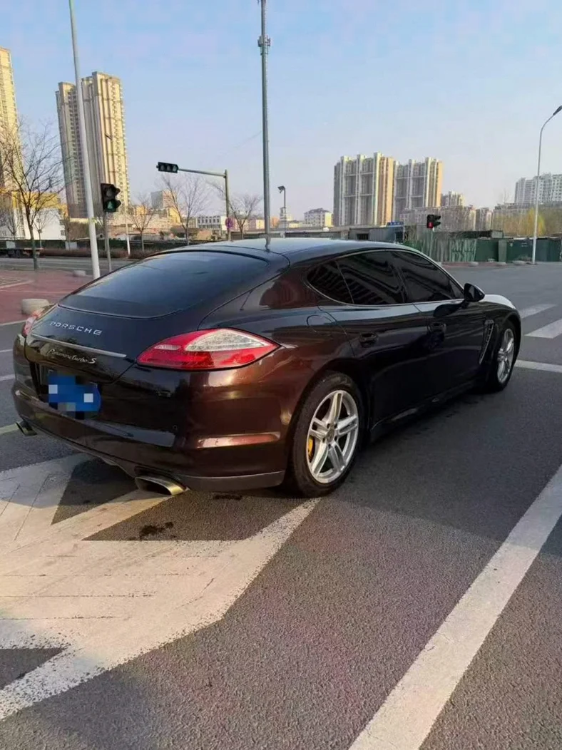 保时捷帕拉梅拉 内饰后排