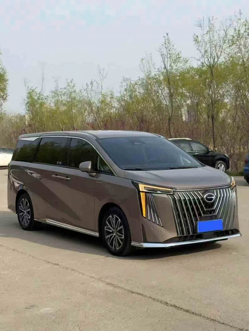 传祺M8 正面外观二