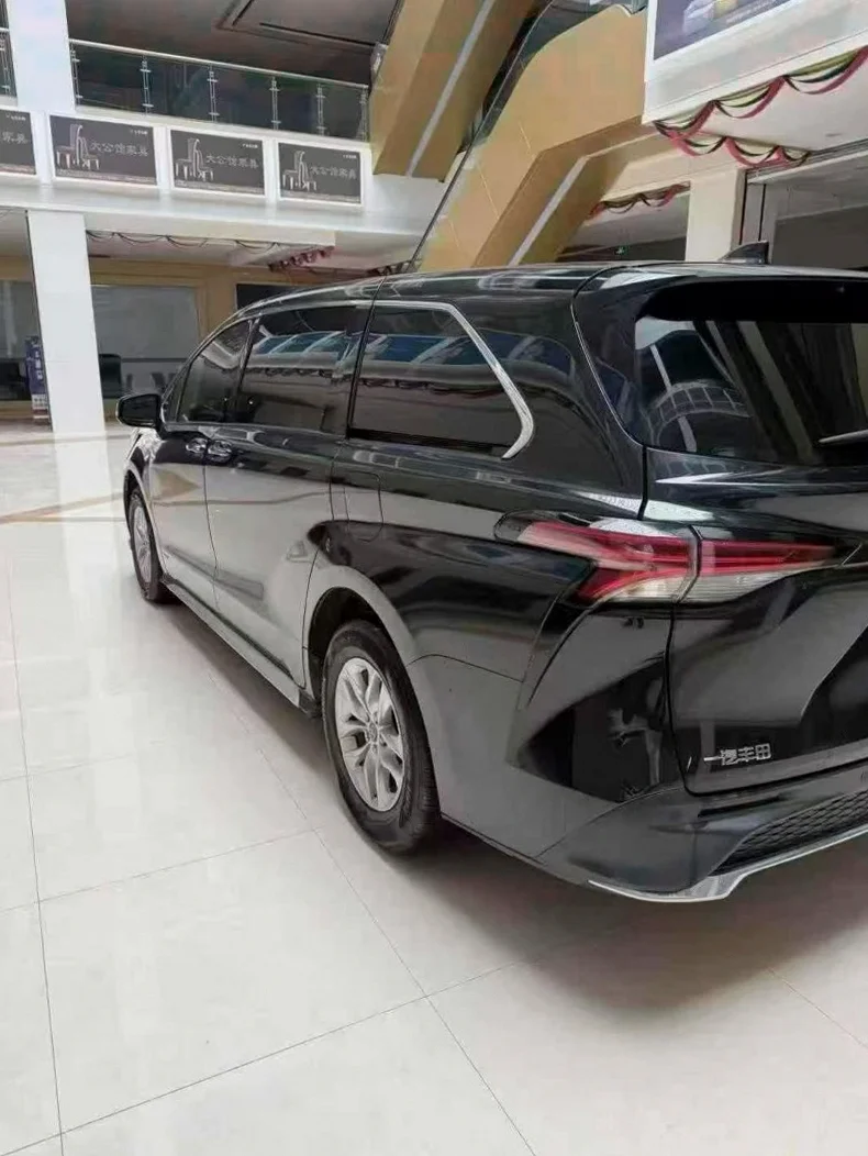 丰田格瑞维亚 内饰后排