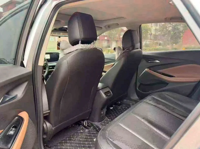 别克威朗 内饰前排