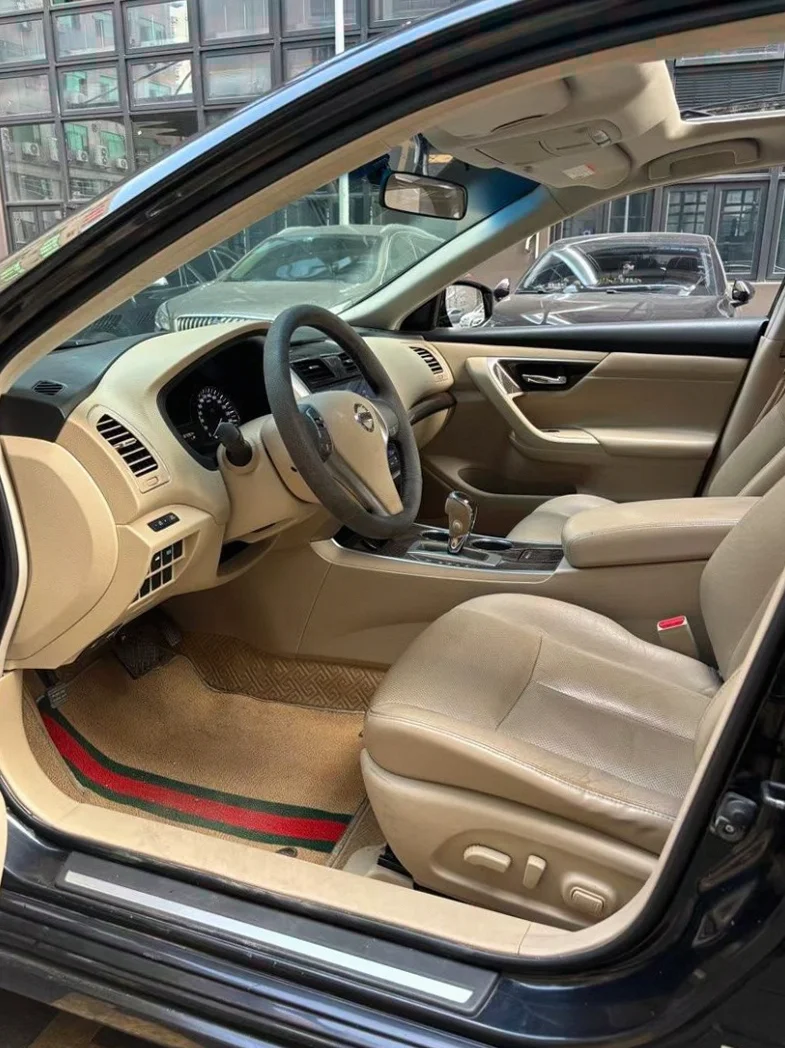 日产天籁 后面外观三