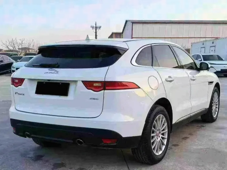 捷豹F-PACE 后面外观三