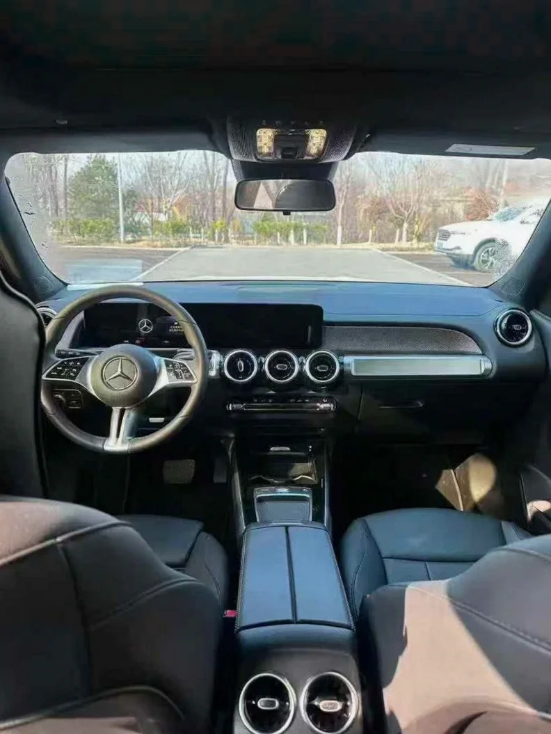 奔驰GLB 后面外观三