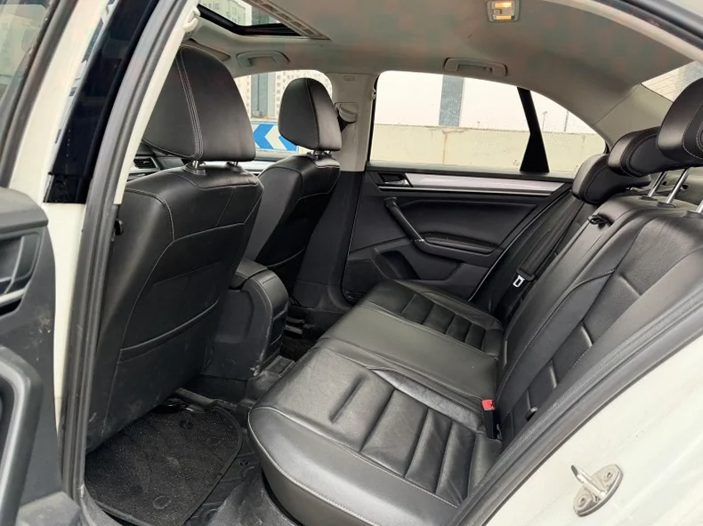 大众宝来 后面外观一