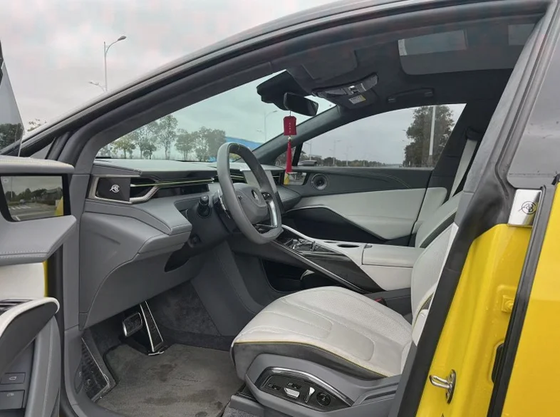 路特斯ELETRE 后面外观一