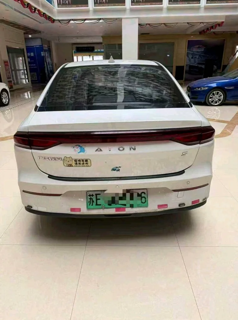 传祺埃安S 后面外观三