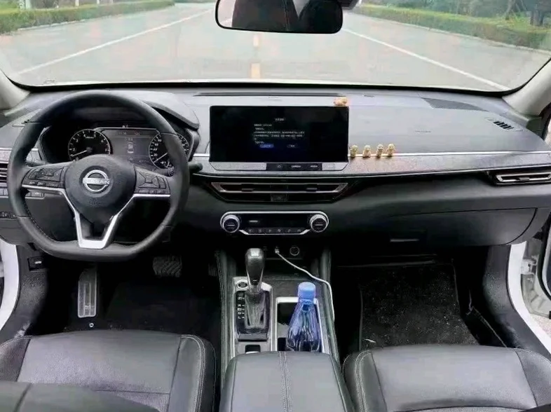 日产天籁 驾驶室