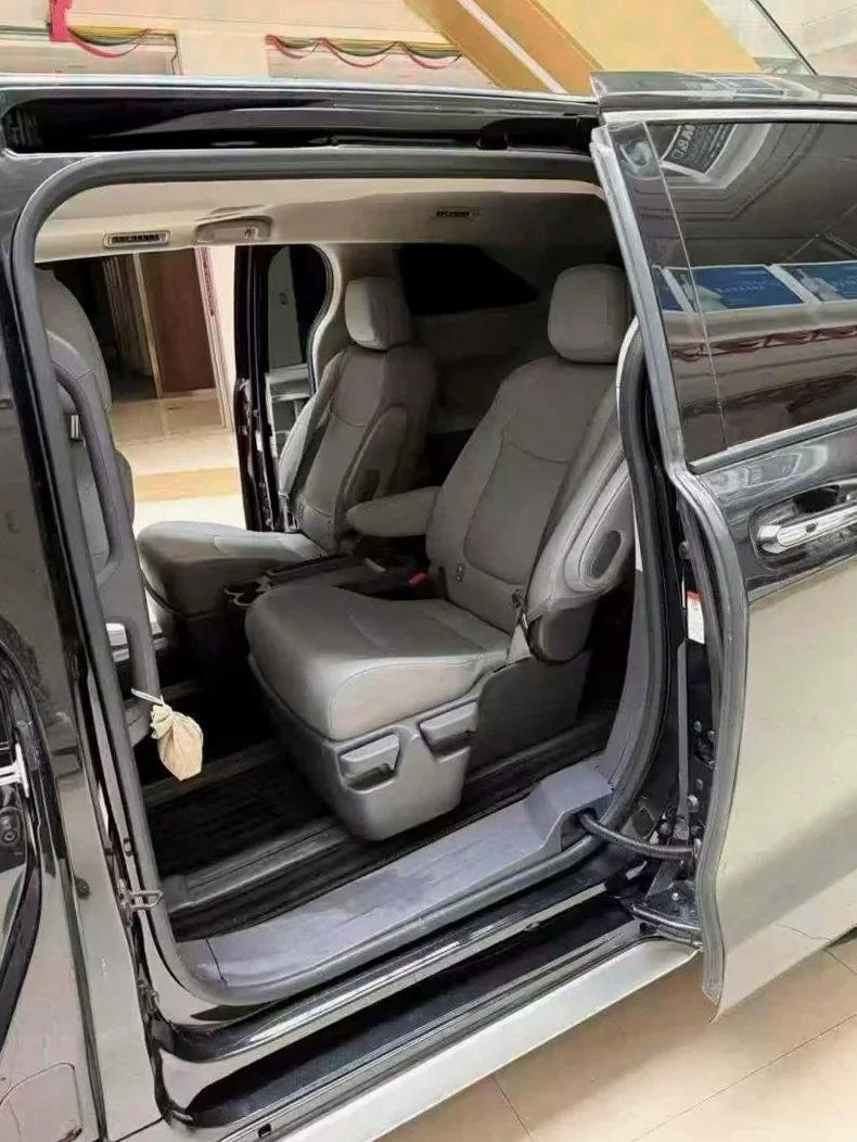 丰田格瑞维亚 后面外观一