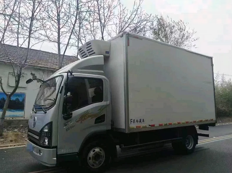 陕汽德龙 正面外观二