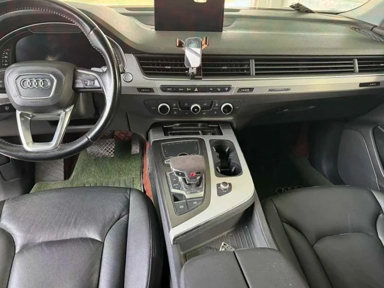 奥迪Q7 后面外观三