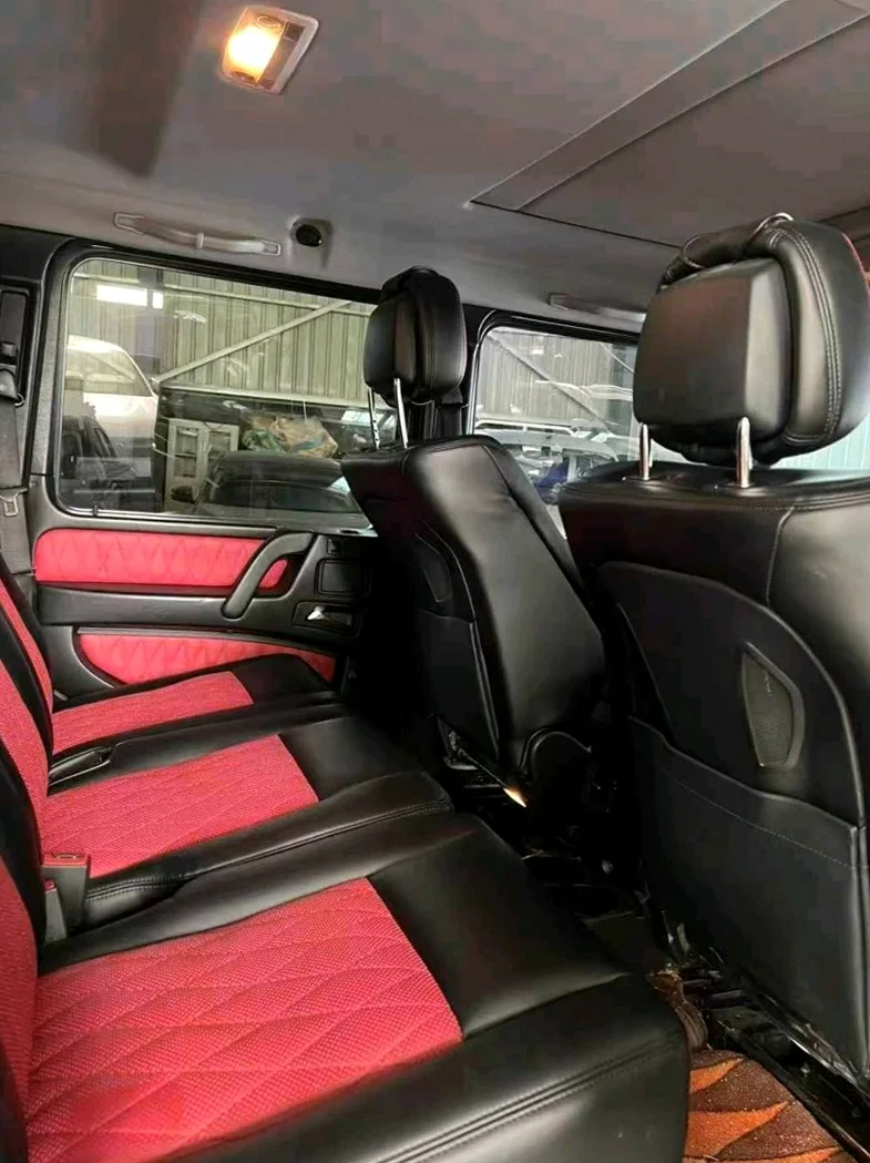 奔驰G 内饰后排