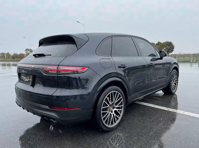 保时捷卡宴 内饰后排