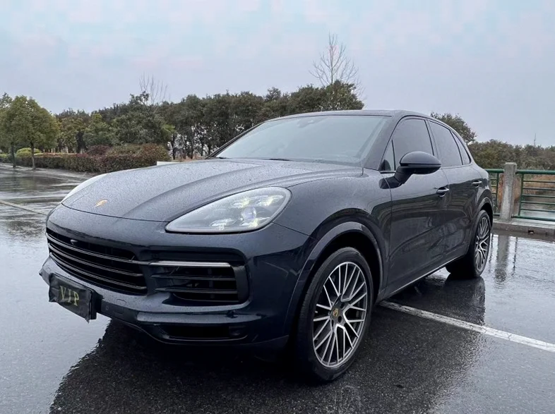 保时捷卡宴 正面外观三