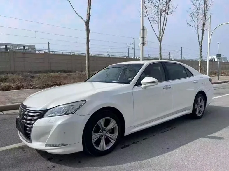 丰田皇冠 正面外观二