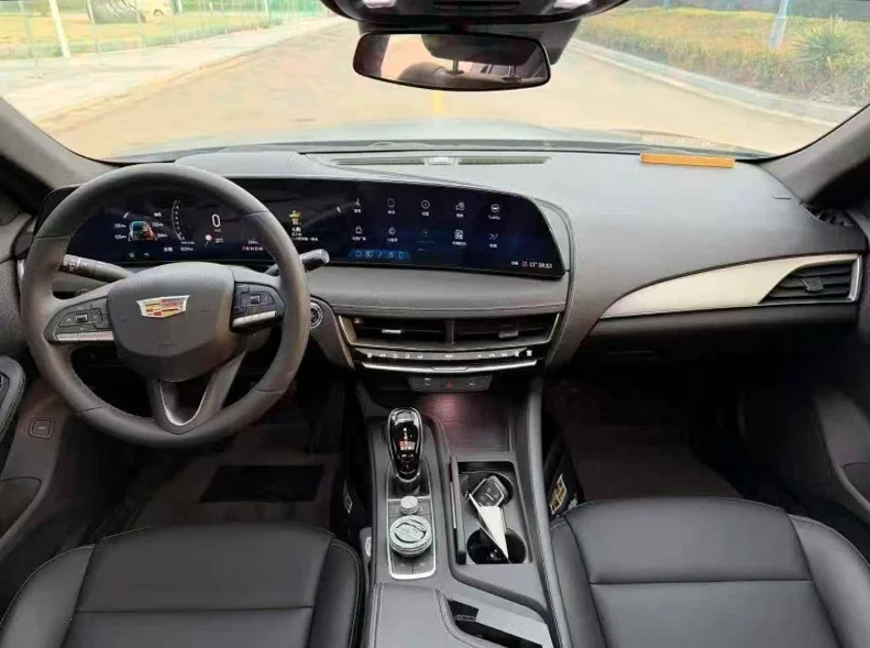 凯迪拉克CT5 后面外观一