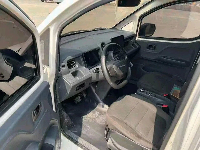 五菱汽车菱势黄金仓 内饰前排