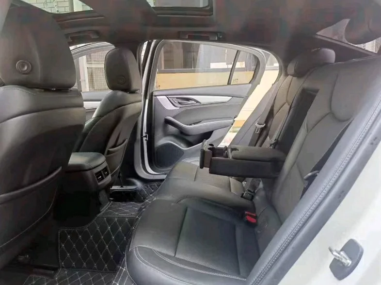 凯迪拉克CT5 内饰前排