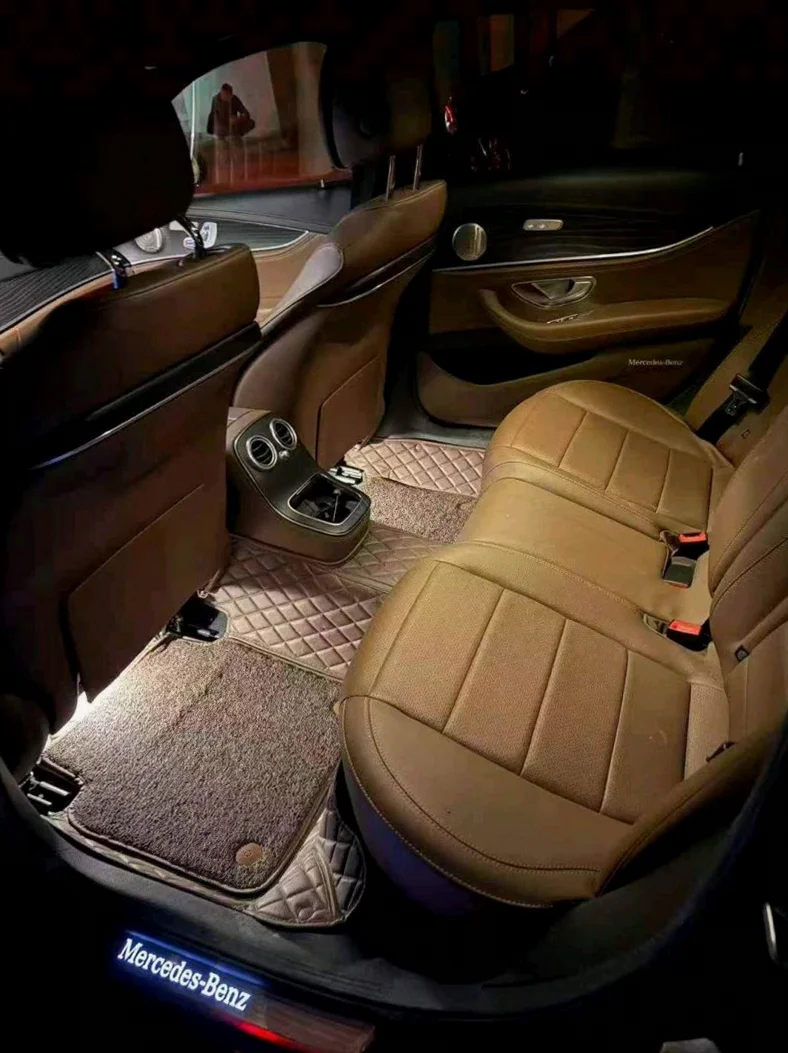 奔驰E 后面外观二