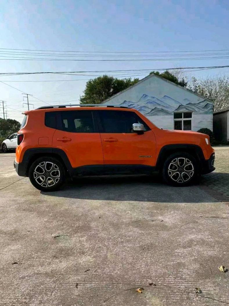 Jeep自由侠 后面外观二