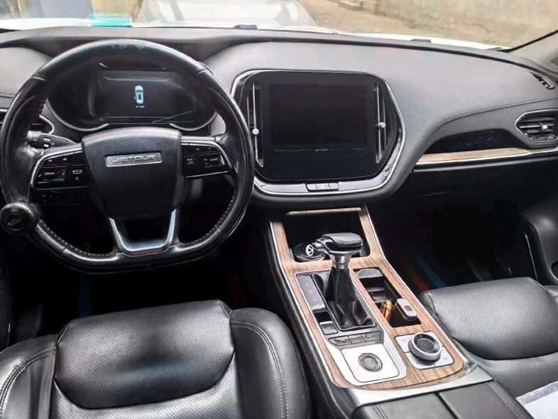 奇瑞捷途 驾驶室