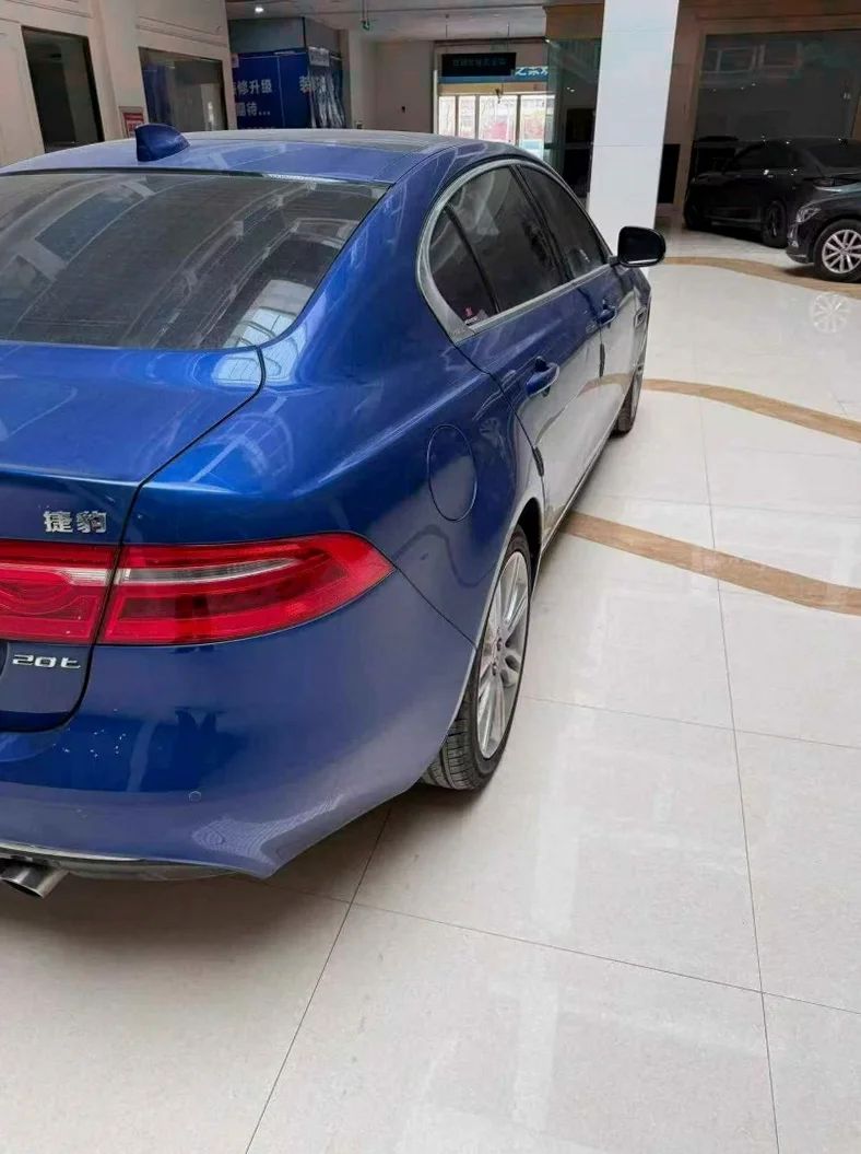 捷豹XEL 内饰后排