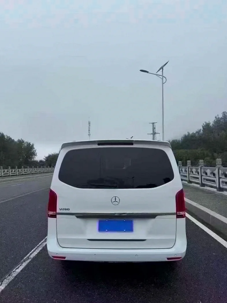 奔驰V 内饰后排