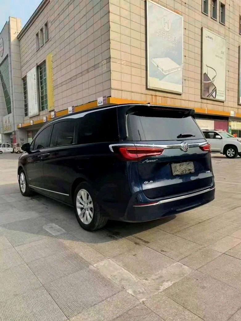 别克GL8 后面外观三