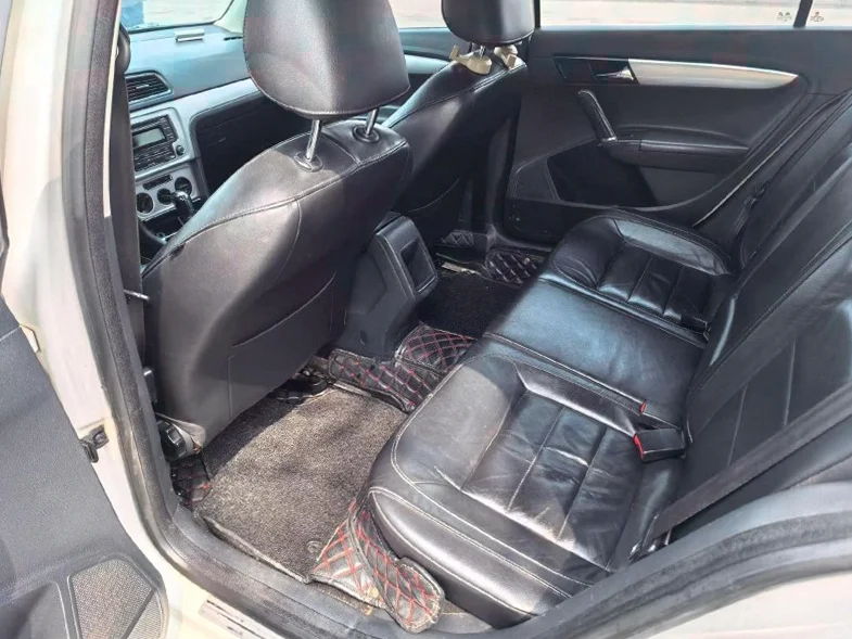 大众朗行 后面外观一