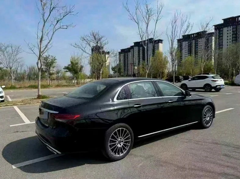 奔驰E 内饰前排