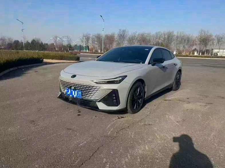 长安汽车UNI 正面外观三