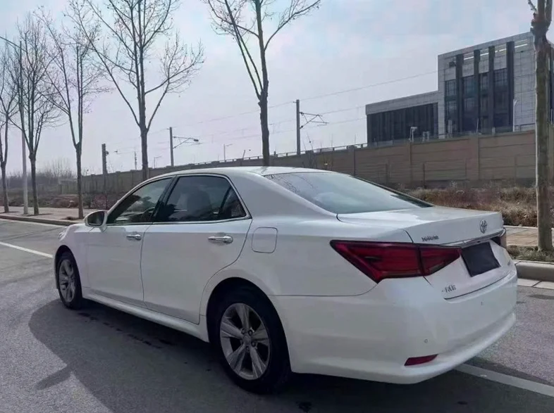 丰田皇冠 内饰后排