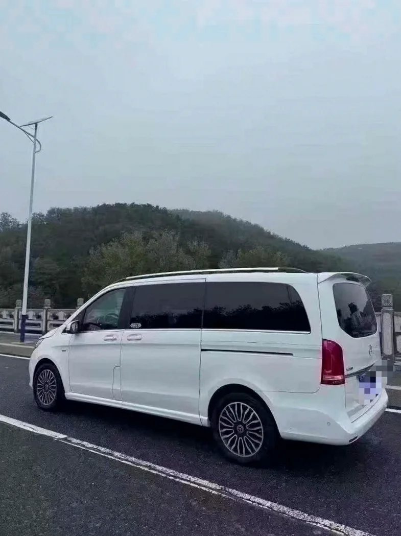 奔驰V 内饰前排