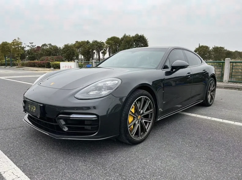 保时捷帕拉梅拉 正面外观三