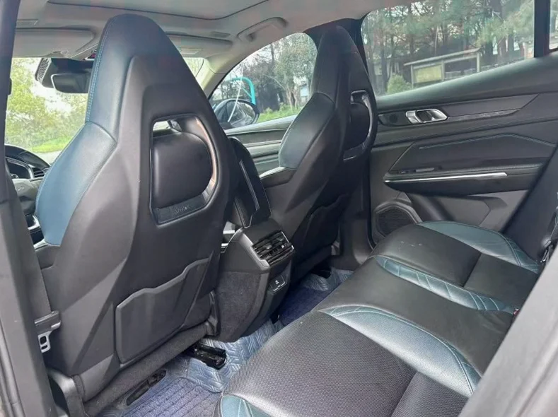 领克05 后面外观二